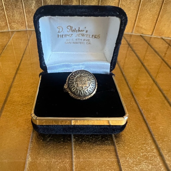 Vtg Italian antique women’s button ring signet ring Venice, Italy - Picture 15 of 15